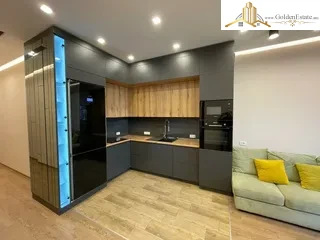 2 սենյականոց բնակարան Վիկտոր Համբարձումյան փողոցում Արաբկիրում, 75 քմ, 6/9 հարկ, բարձր առաստաղներ