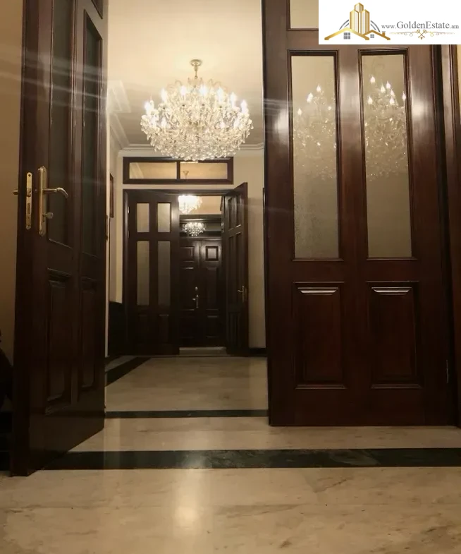 Երեք հարկանի տուն Սունդուկյան փողոցում Արաբկիրում, 1,000 քմ, 550 քմ հողի վրա, 3+ սանհանգույց