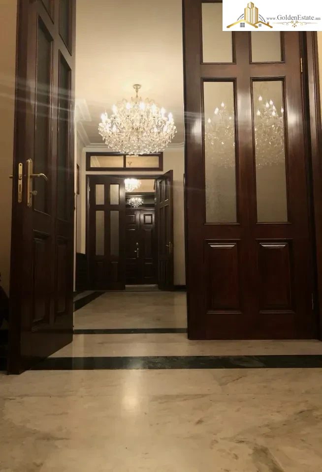 Երեք հարկանի տուն Սունդուկյան փողոցում Արաբկիրում, 1,000 քմ, 550 քմ հողի վրա, 3+ սանհանգույց