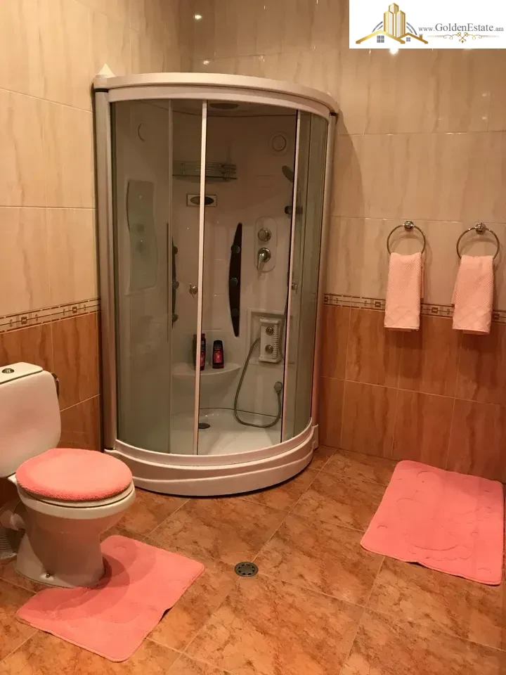 Երեք հարկանի տուն Սունդուկյան փողոցում Արաբկիրում, 1,000 քմ, 550 քմ հողի վրա, 3+ սանհանգույց