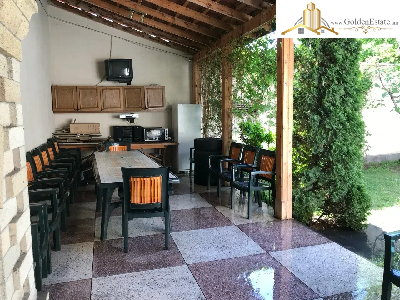 Երեք հարկանի տուն Սունդուկյան փողոցում Արաբկիրում, 1,000 քմ, 550 քմ հողի վրա, 3+ սանհանգույց