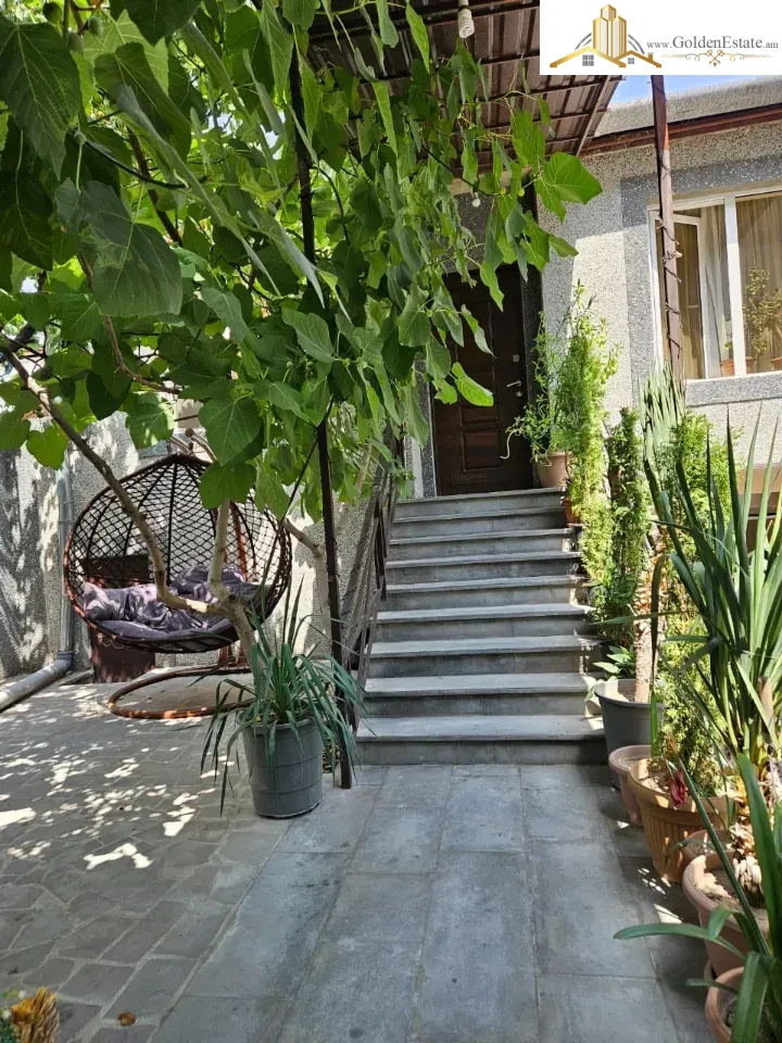 Երկու հարկանի քարե տուն Այգեկցու փողոցում Արաբկիրում, 168 քմ, 163 քմ հողի վրա