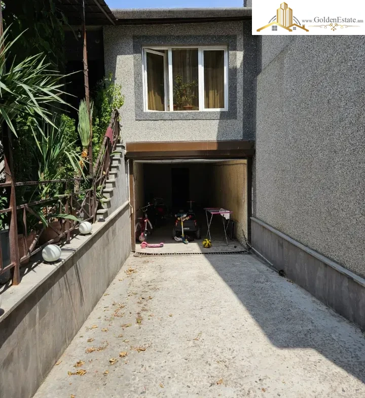 Երկու հարկանի քարե տուն Այգեկցու փողոցում Արաբկիրում, 168 քմ, 163 քմ հողի վրա