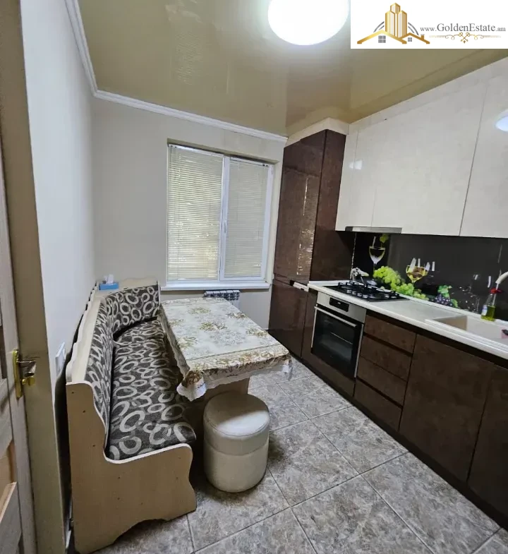 Երկու հարկանի քարե տուն Այգեկցու փողոցում Արաբկիրում, 168 քմ, 163 քմ հողի վրա