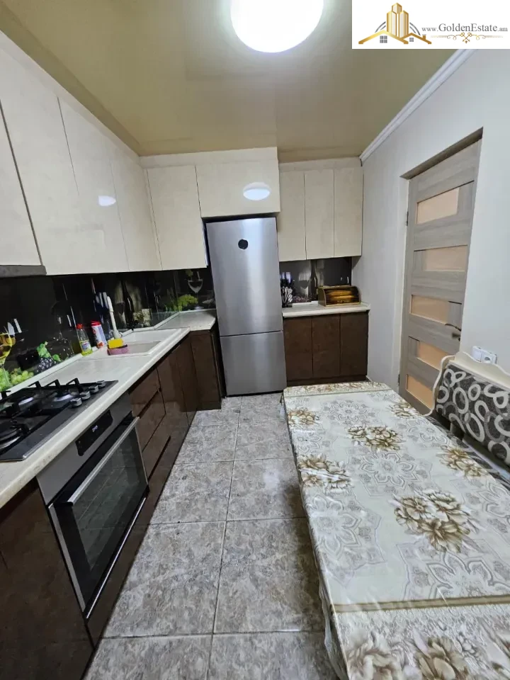 Երկու հարկանի քարե տուն Այգեկցու փողոցում Արաբկիրում, 168 քմ, 163 քմ հողի վրա