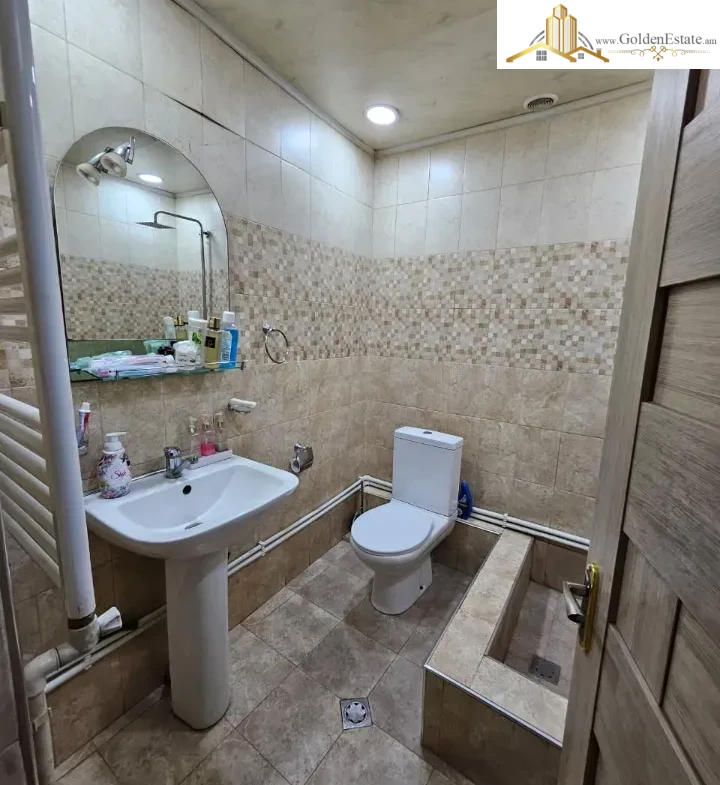 Երկու հարկանի քարե տուն Այգեկցու փողոցում Արաբկիրում, 168 քմ, 163 քմ հողի վրա