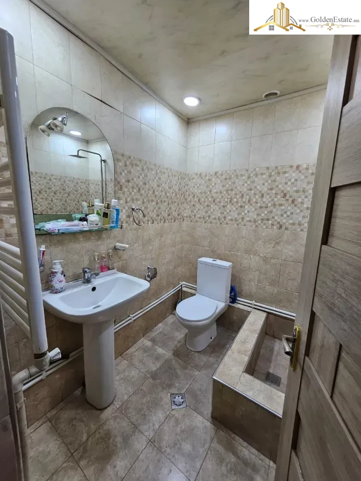 Երկու հարկանի քարե տուն Այգեկցու փողոցում Արաբկիրում, 168 քմ, 163 քմ հողի վրա