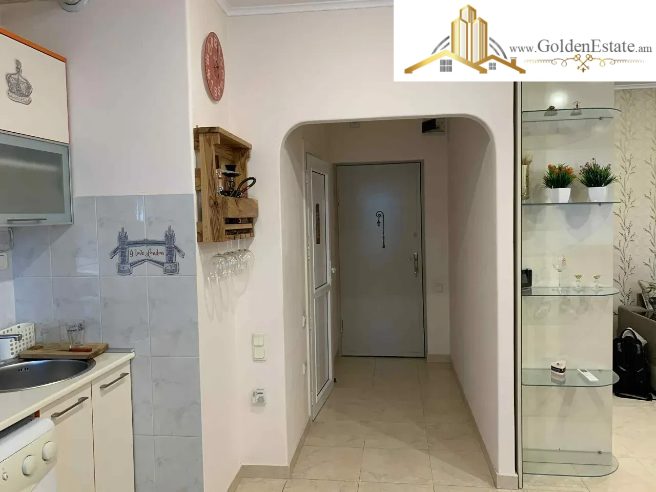 1 սենյականոց բնակարան Աղբյուր Սերոբի փողոցում Արաբկիրում, 42 քմ, բարձր առաստաղներ, քարե շենք