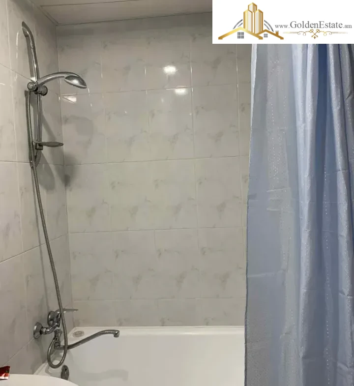 1 սենյականոց բնակարան Աղբյուր Սերոբի փողոցում Արաբկիրում, 42 քմ, բարձր առաստաղներ, քարե շենք