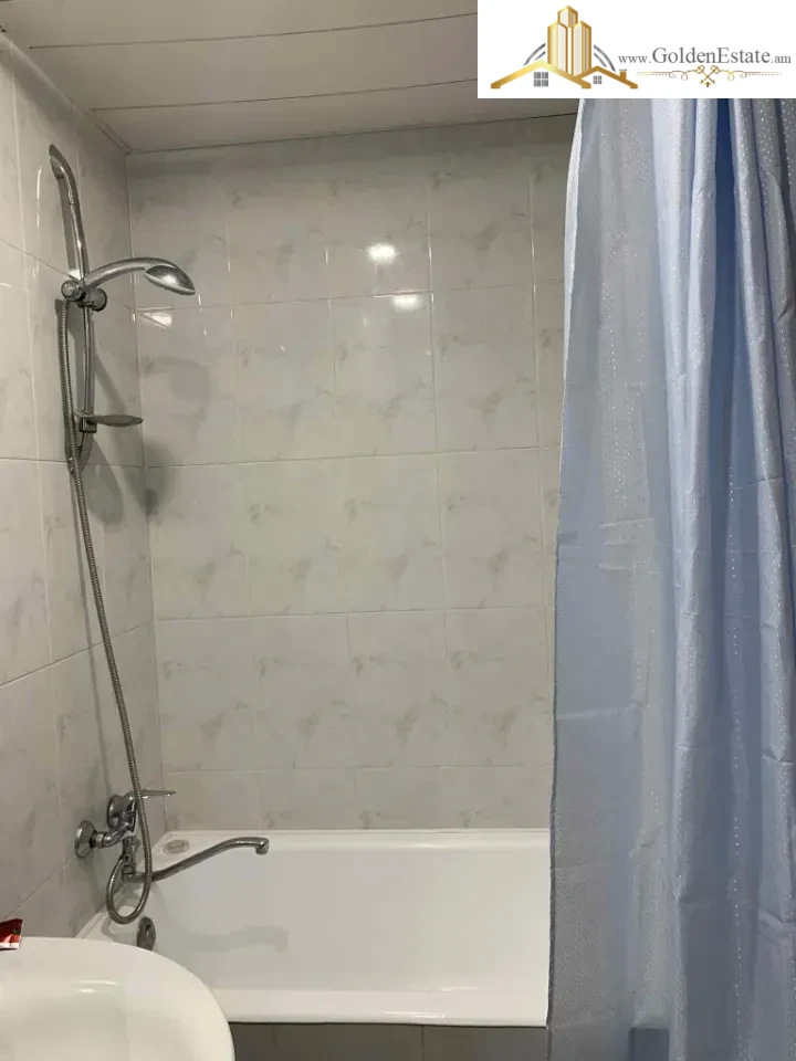 1 սենյականոց բնակարան Աղբյուր Սերոբի փողոցում Արաբկիրում, 42 քմ, բարձր առաստաղներ, քարե շենք