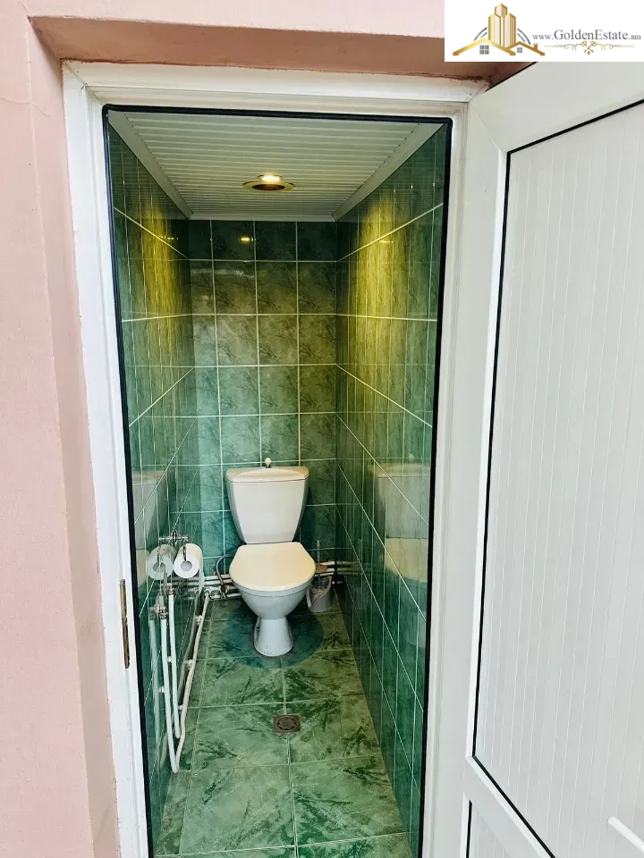 Մեկ հարկանի քարե տուն Նոր Արեշի 12-րդ փողոցում Էրեբունիում, 140 քմ, 217 քմ հողի վրա, 3+ սանհանգույց