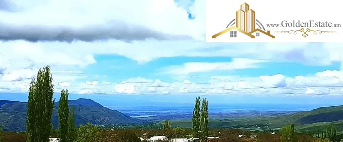 Երկու հարկանի քարե տուն Գեղարդում, 250 քմ, 4880 քմ հողի վրա