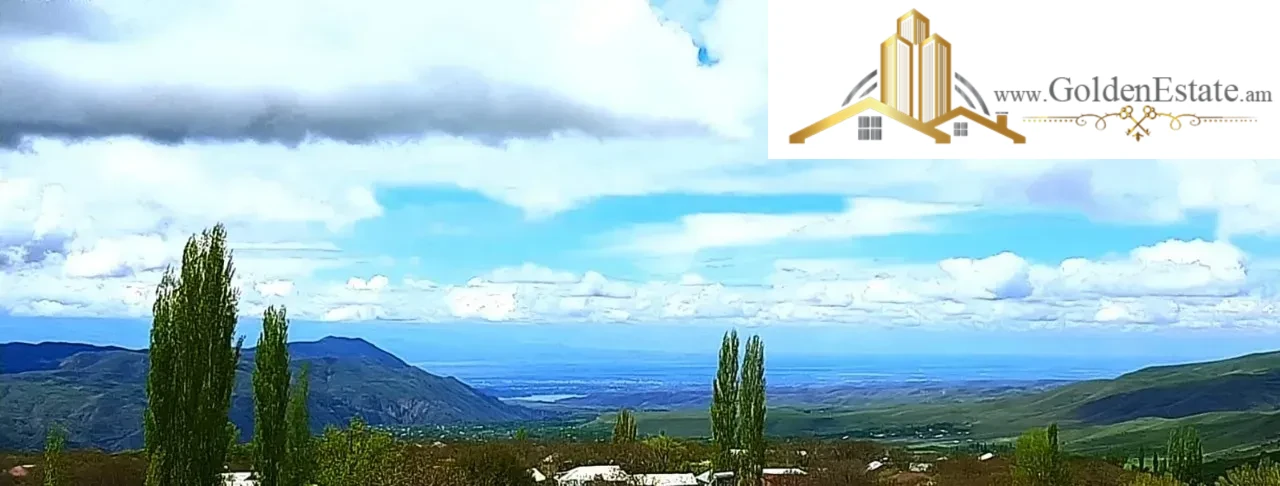 Երկու հարկանի քարե տուն Գեղարդում, 250 քմ, 4880 քմ հողի վրա