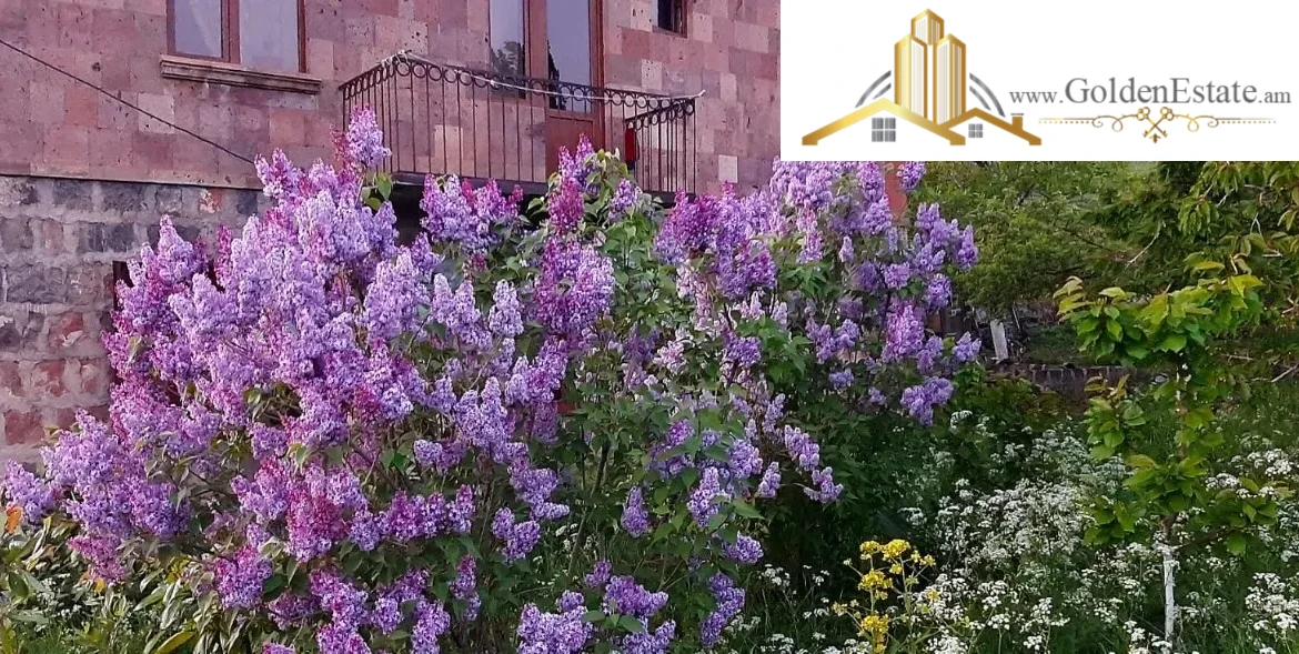 Երկու հարկանի քարե տուն Գեղարդում, 250 քմ, 4880 քմ հողի վրա