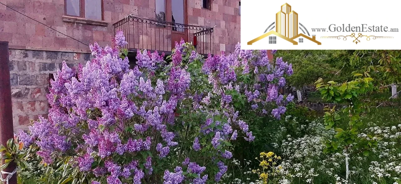 Երկու հարկանի քարե տուն Գեղարդում, 250 քմ, 4880 քմ հողի վրա