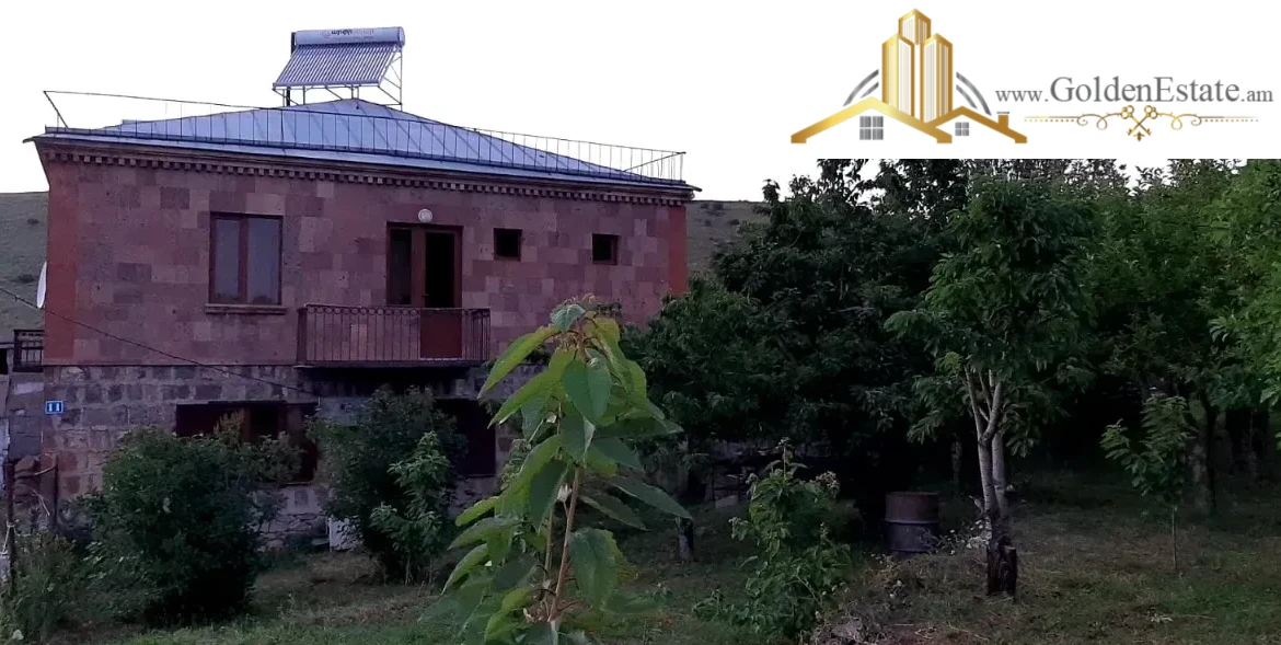 Երկու հարկանի քարե տուն Գեղարդում, 250 քմ, 4880 քմ հողի վրա