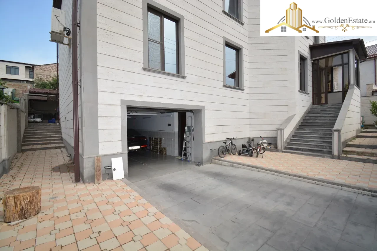 Երեք հարկանի տուն Պետրոս Դուրյանի 1-ին փողոցում Ավանում, 440 քմ, 500 քմ հողի վրա, 3+ սանհանգույց