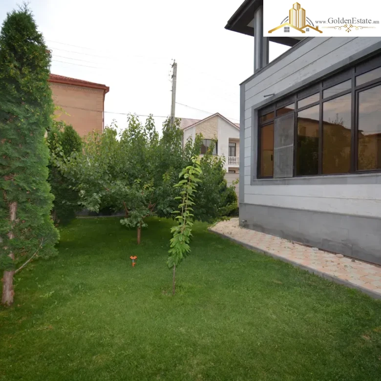 Երեք հարկանի տուն Պետրոս Դուրյանի 1-ին փողոցում Ավանում, 440 քմ, 500 քմ հողի վրա, 3+ սանհանգույց