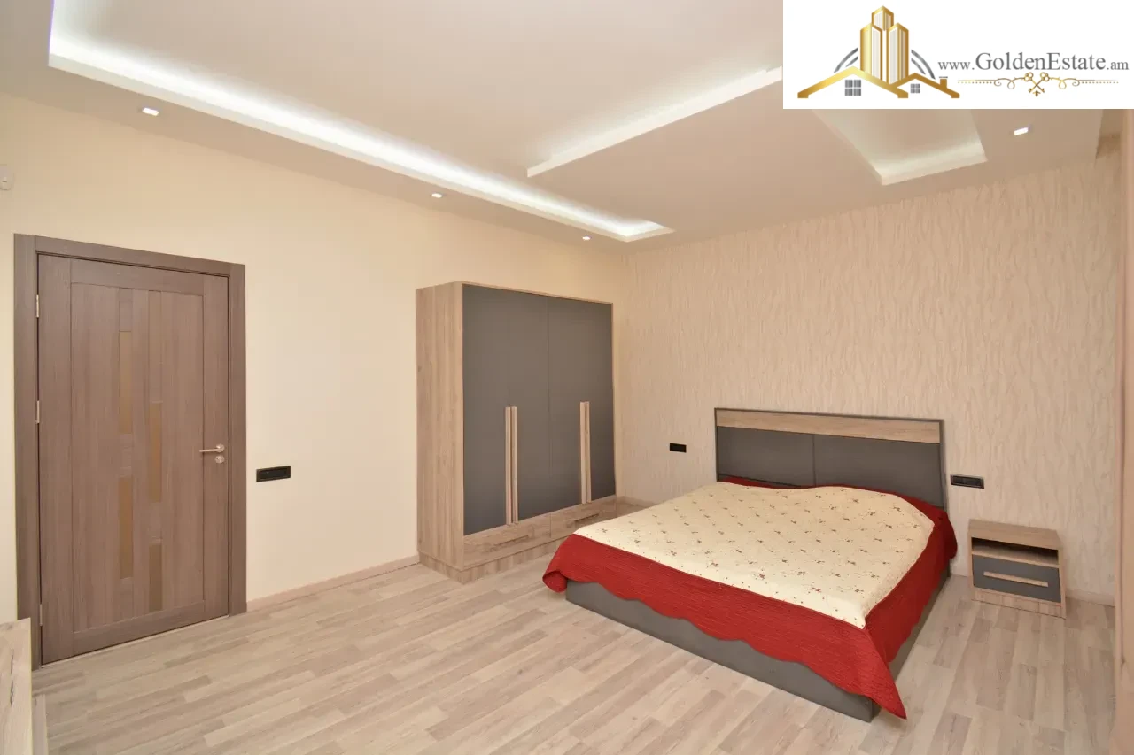 Երեք հարկանի տուն Պետրոս Դուրյանի 1-ին փողոցում Ավանում, 440 քմ, 500 քմ հողի վրա, 3+ սանհանգույց