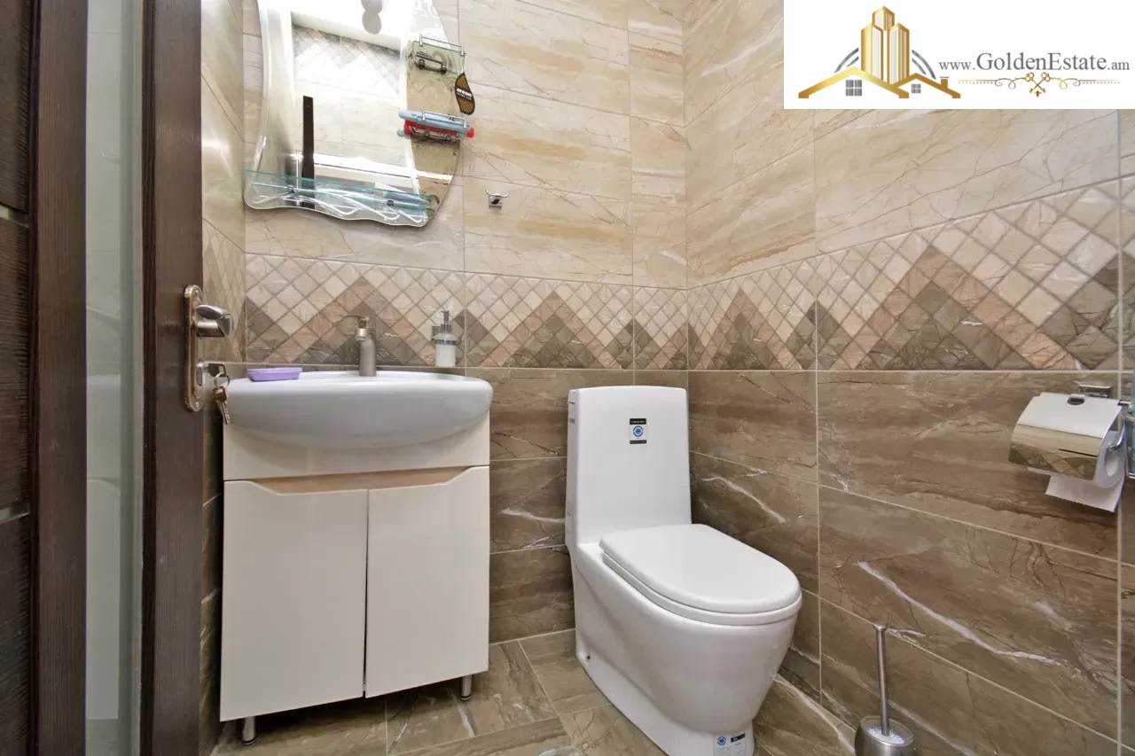 Երեք հարկանի տուն Պետրոս Դուրյանի 1-ին փողոցում Ավանում, 440 քմ, 500 քմ հողի վրա, 3+ սանհանգույց