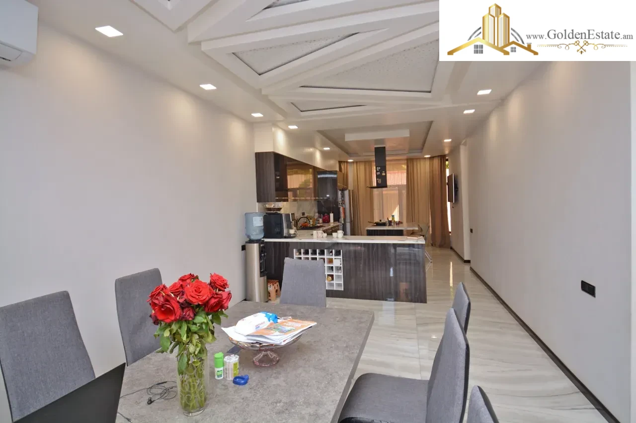 Երեք հարկանի տուն Պետրոս Դուրյանի 1-ին փողոցում Ավանում, 440 քմ, 500 քմ հողի վրա, 3+ սանհանգույց