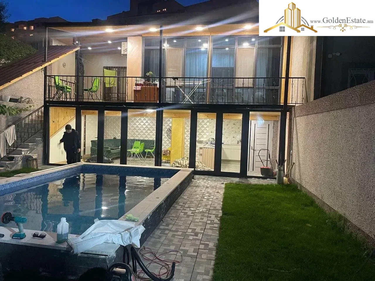 Երկու հարկանի քարե տուն Ծարավ Աղբյուրի փողոցում Ավանում, 152 քմ, 300 քմ հողի վրա, 2 սանհանգույց