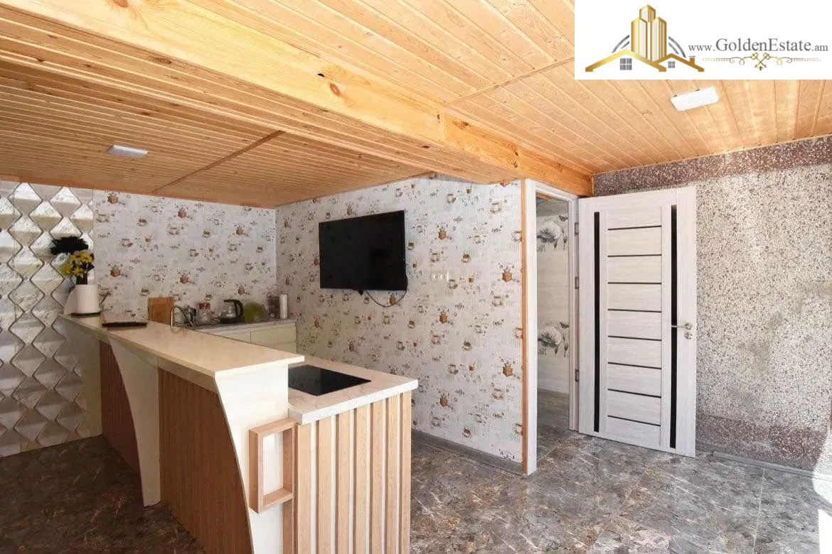 Երկու հարկանի քարե տուն Ծարավ Աղբյուրի փողոցում Ավանում, 152 քմ, 300 քմ հողի վրա, 2 սանհանգույց