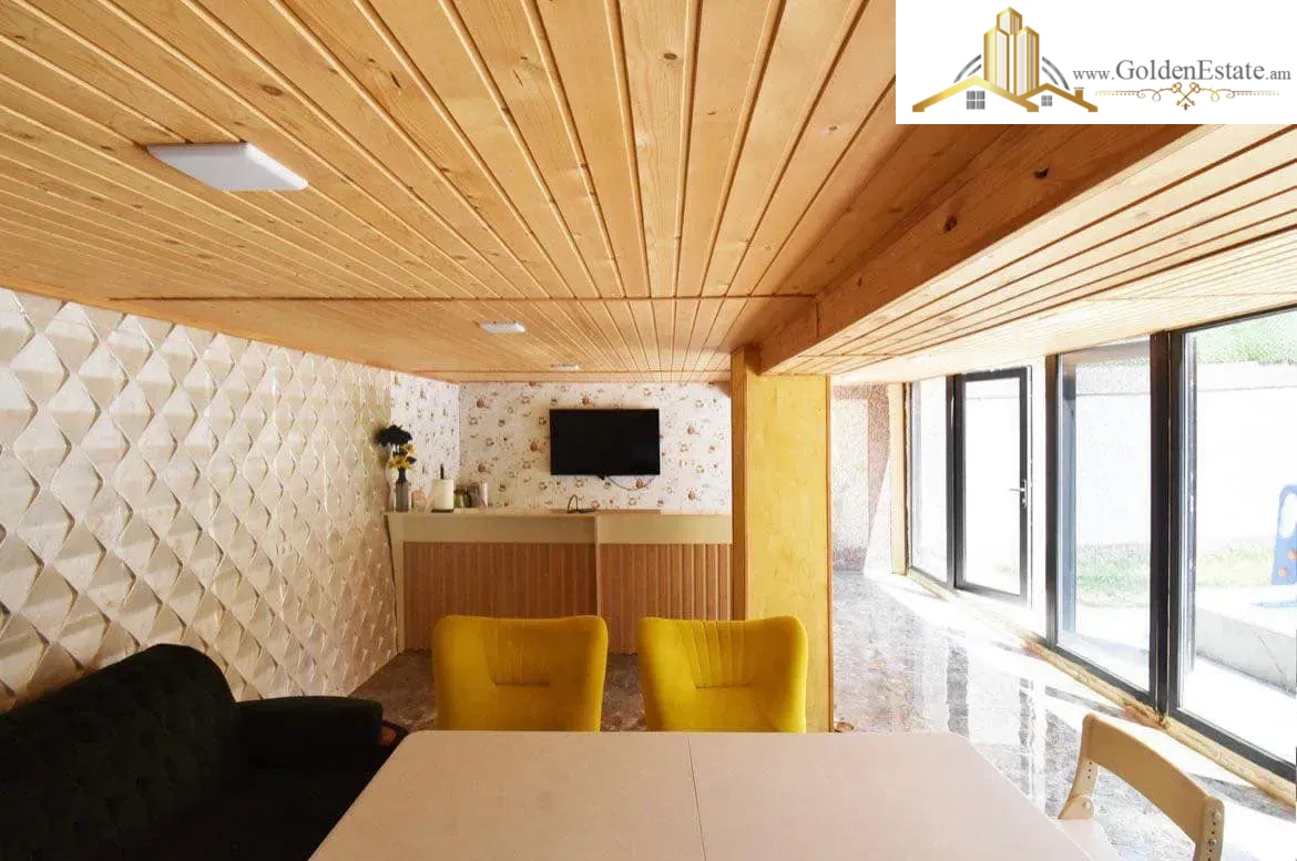 Երկու հարկանի քարե տուն Ծարավ Աղբյուրի փողոցում Ավանում, 152 քմ, 300 քմ հողի վրա, 2 սանհանգույց