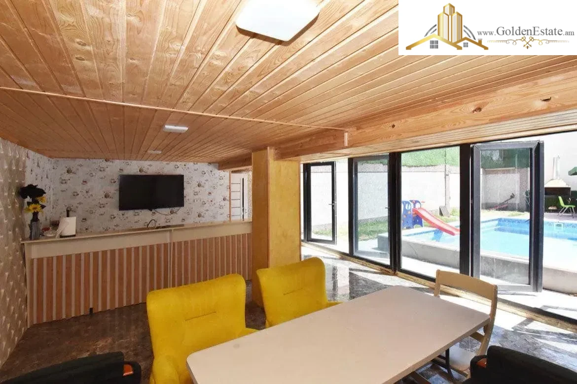 Երկու հարկանի քարե տուն Ծարավ Աղբյուրի փողոցում Ավանում, 152 քմ, 300 քմ հողի վրա, 2 սանհանգույց