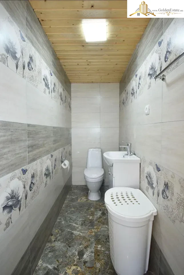 Երկու հարկանի քարե տուն Ծարավ Աղբյուրի փողոցում Ավանում, 152 քմ, 300 քմ հողի վրա, 2 սանհանգույց