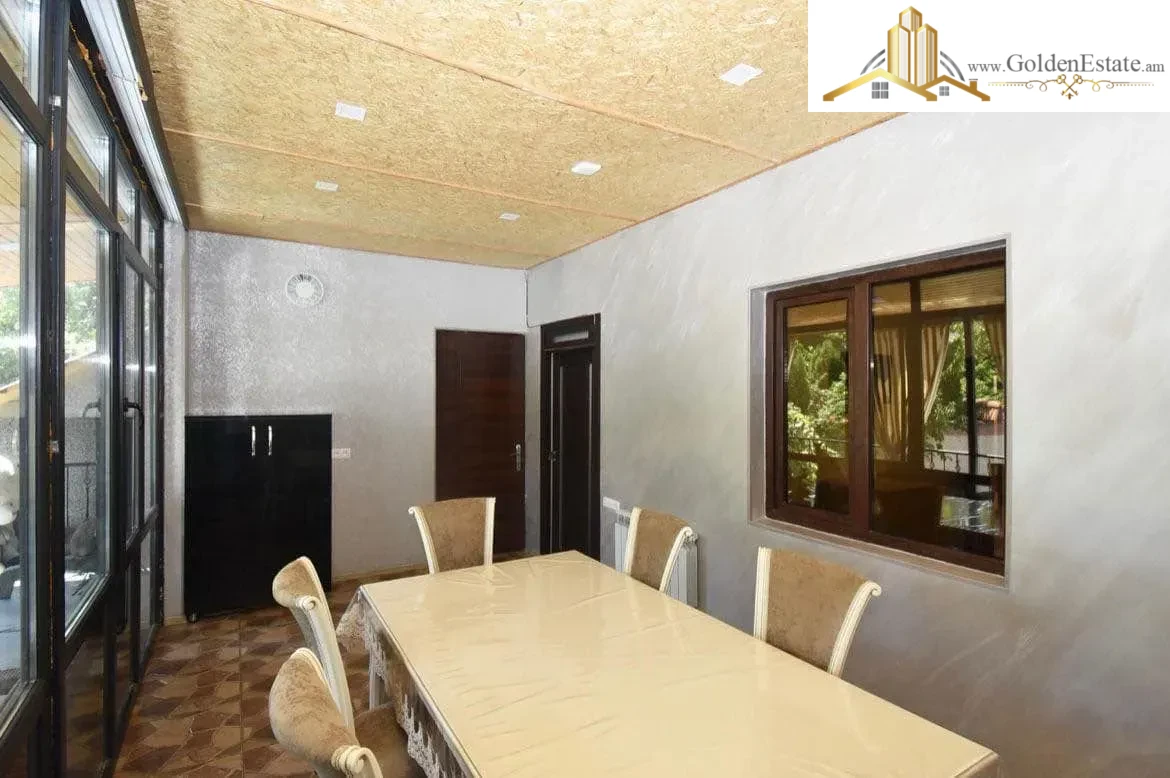 Երկու հարկանի քարե տուն Ծարավ Աղբյուրի փողոցում Ավանում, 152 քմ, 300 քմ հողի վրա, 2 սանհանգույց