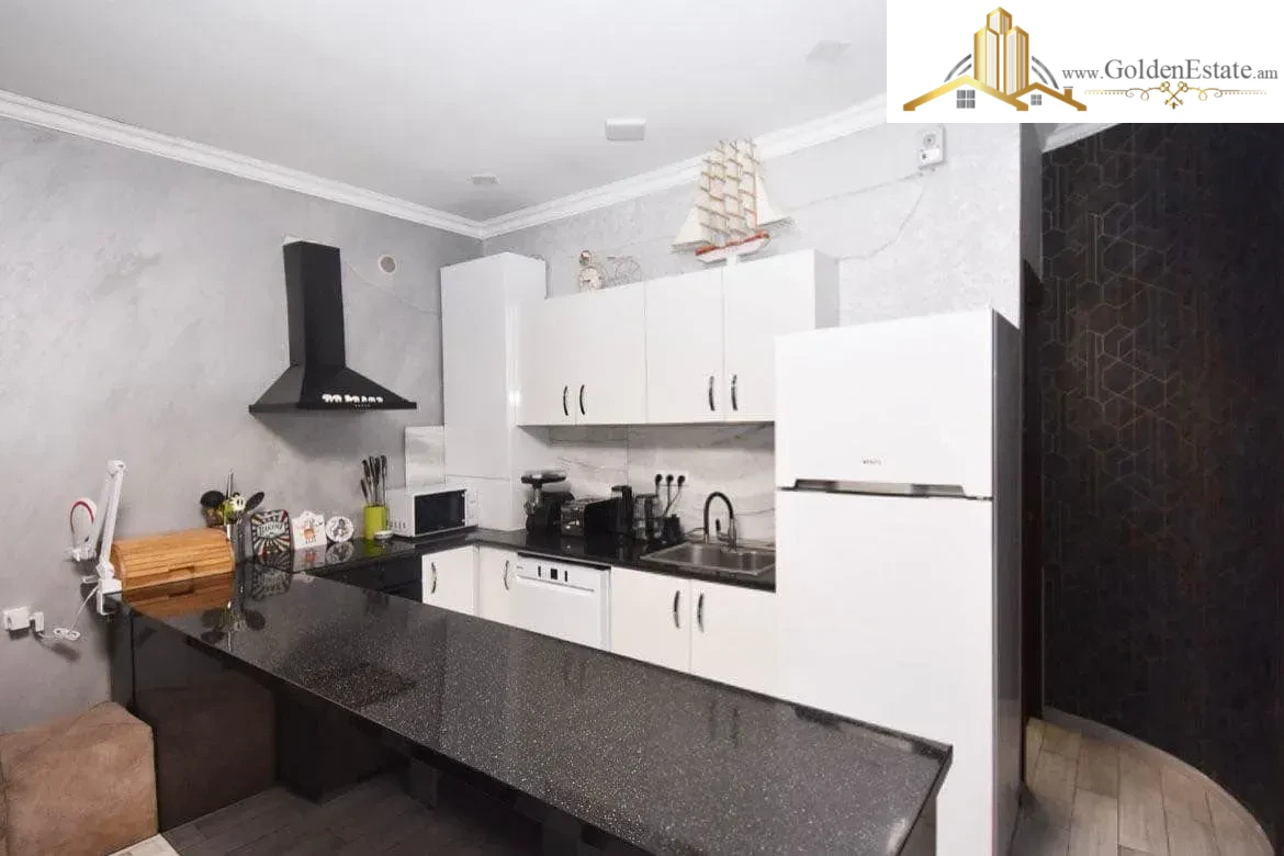 Երկու հարկանի քարե տուն Ծարավ Աղբյուրի փողոցում Ավանում, 152 քմ, 300 քմ հողի վրա, 2 սանհանգույց