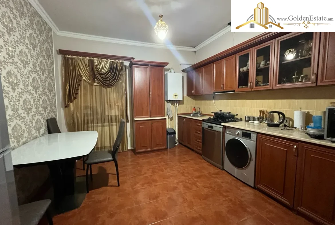 Երկու հարկանի քարե տուն, Դավթաշեն վարչական շրջան Դավթաշենում, 250 քմ, 650 քմ հողի վրա, 2 սանհանգույց