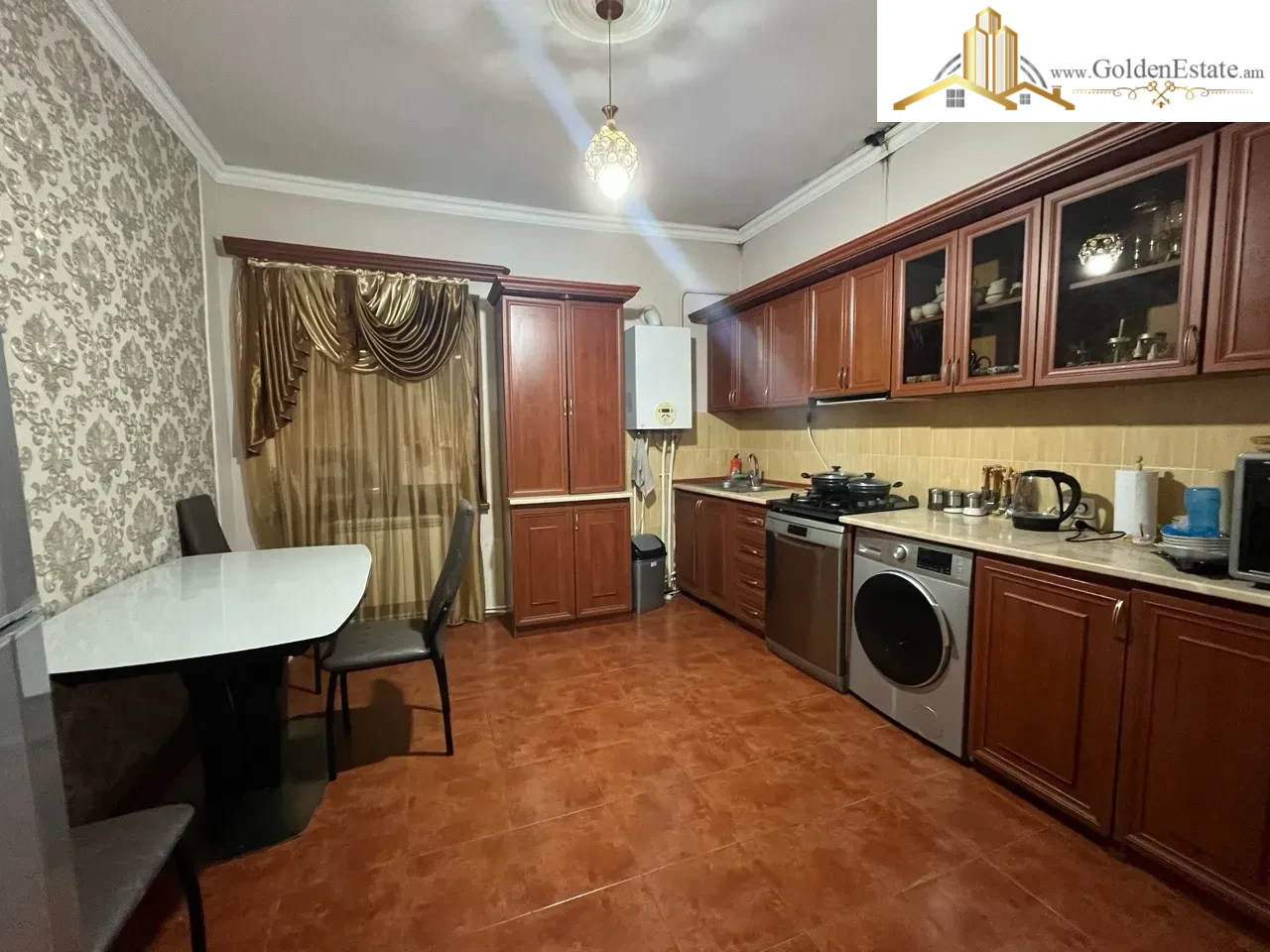 Երկու հարկանի քարե տուն, Դավթաշեն վարչական շրջան Դավթաշենում, 250 քմ, 650 քմ հողի վրա, 2 սանհանգույց