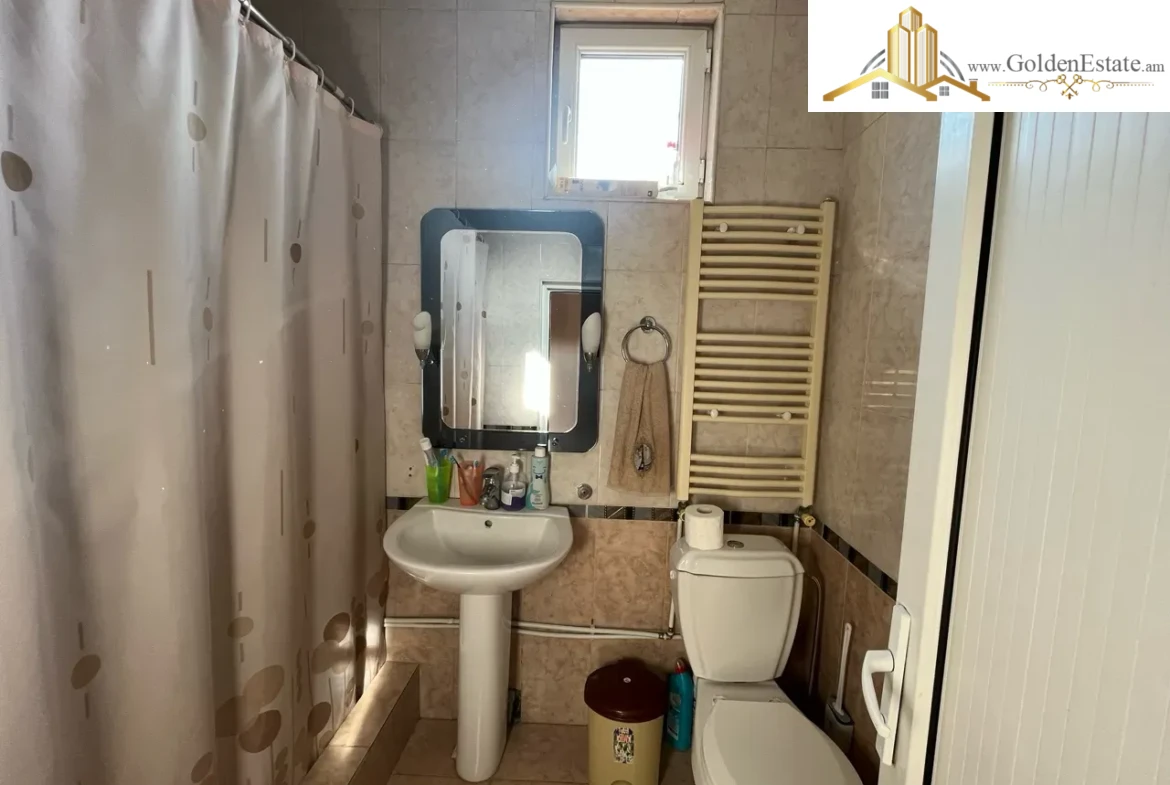 Երկու հարկանի քարե տուն, Դավթաշեն վարչական շրջան Դավթաշենում, 250 քմ, 650 քմ հողի վրա, 2 սանհանգույց