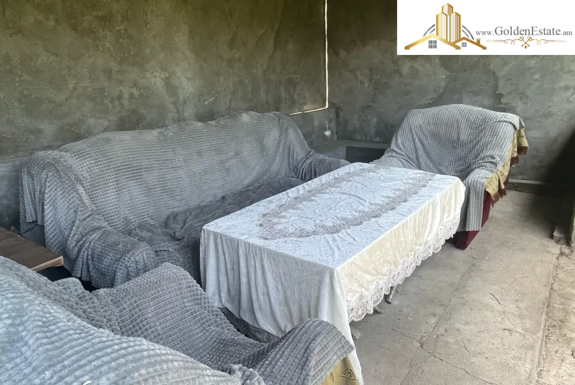 Երկու հարկանի քարե տուն, Դավթաշեն վարչական շրջան Դավթաշենում, 250 քմ, 650 քմ հողի վրա, 2 սանհանգույց