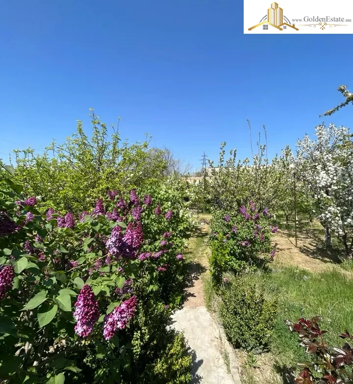 Երկու հարկանի քարե տուն, Դավթաշեն վարչական շրջան Դավթաշենում, 250 քմ, 650 քմ հողի վրա, 2 սանհանգույց