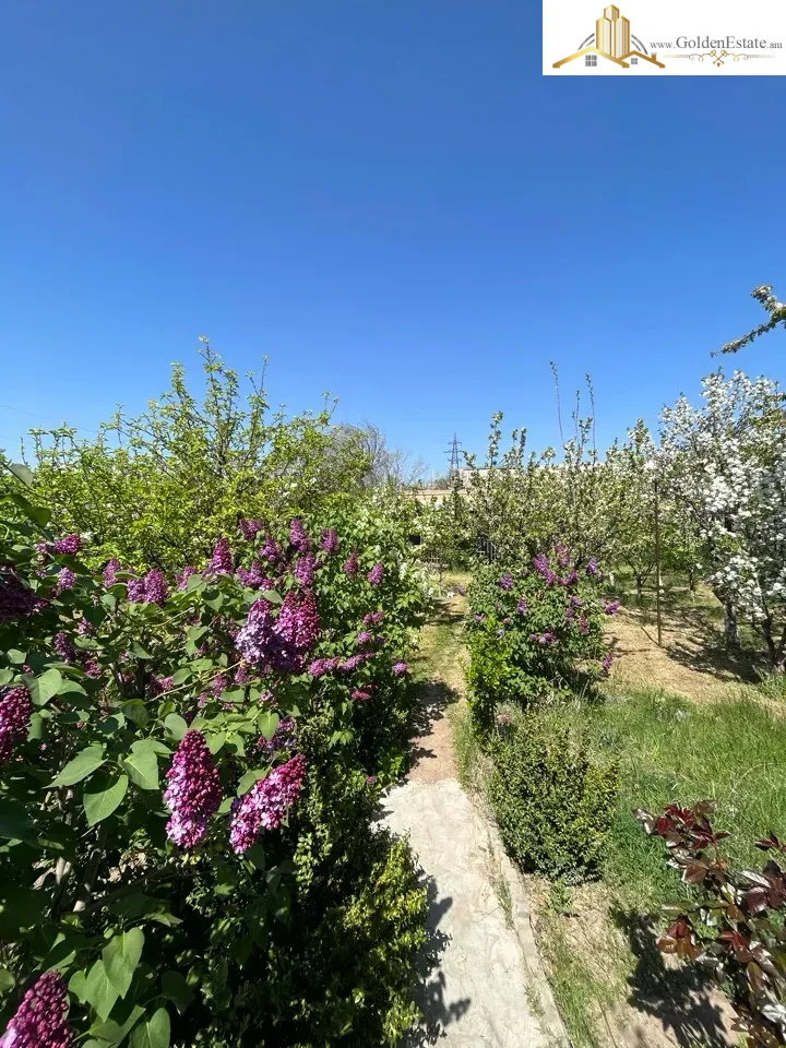 Երկու հարկանի քարե տուն, Դավթաշեն վարչական շրջան Դավթաշենում, 250 քմ, 650 քմ հողի վրա, 2 սանհանգույց