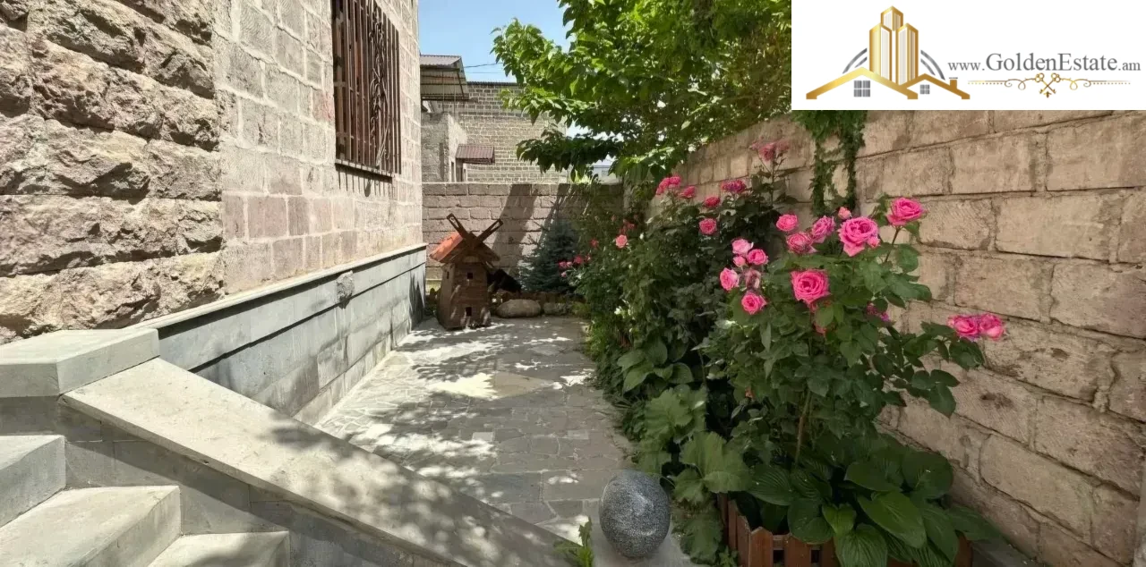 Երկու հարկանի քարե տուն Պարույր Սևակ թաղամասի 20-րդ փողոցի 3-րդ փակուղիում Ավանում, 300 քմ