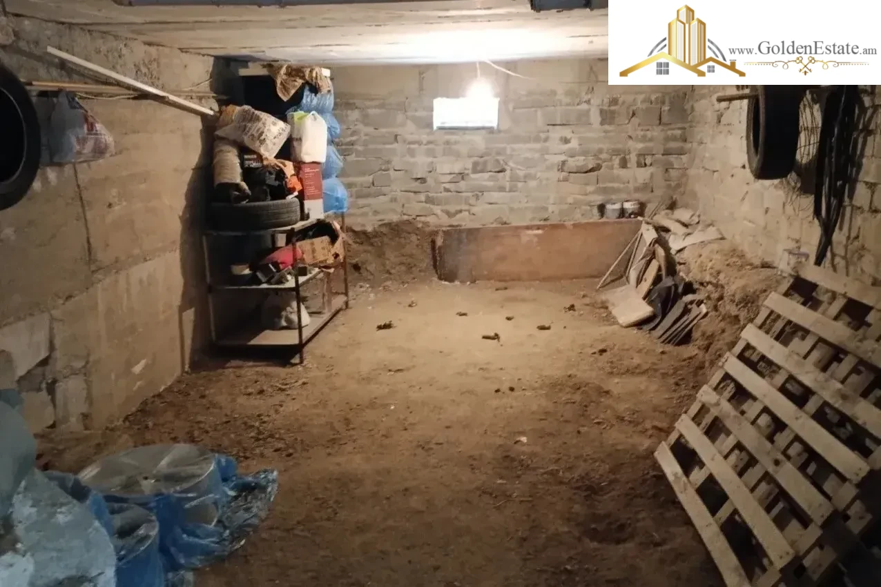Երկու հարկանի քարե տուն Պարույր Սևակ թաղամասի 20-րդ փողոցի 3-րդ փակուղիում Ավանում, 300 քմ