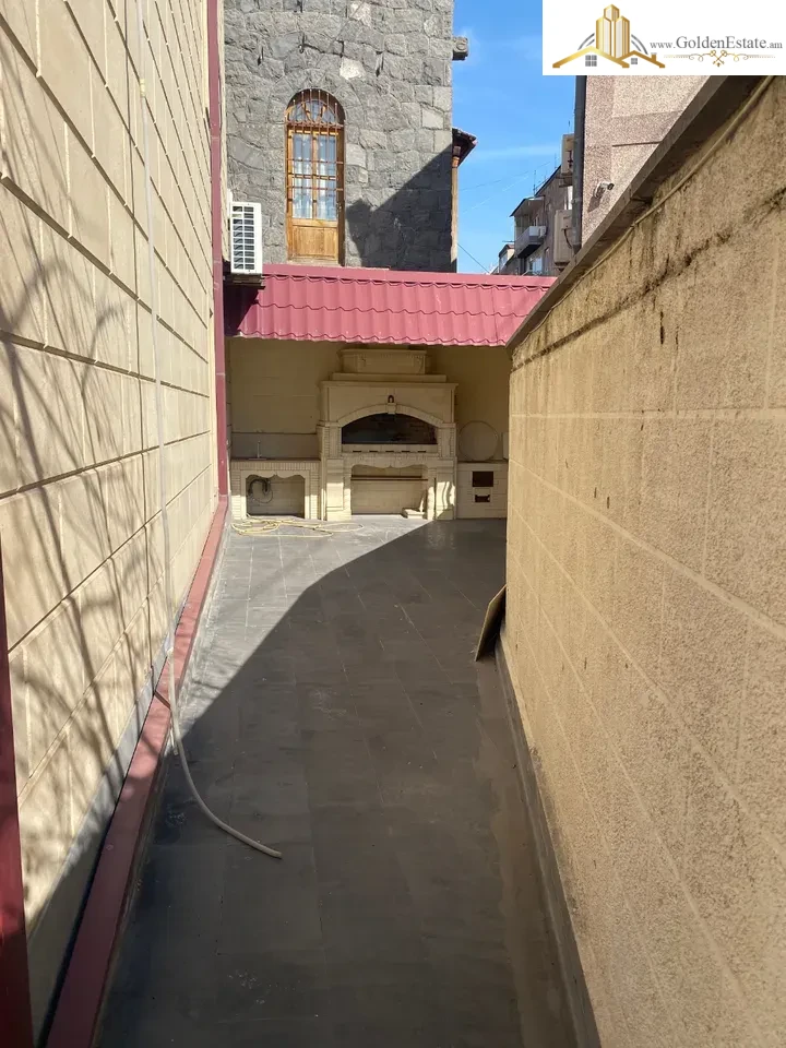 Չորս հարկանի քարե տուն Կոնդի փողոցում կենտրոնում, 370 քմ, 254 քմ հողի վրա, 3+ սանհանգույց