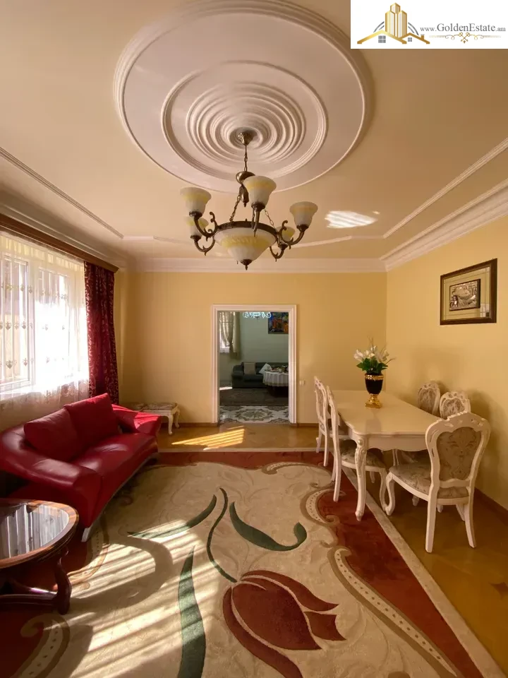 Չորս հարկանի քարե տուն Կոնդի փողոցում կենտրոնում, 370 քմ, 254 քմ հողի վրա, 3+ սանհանգույց