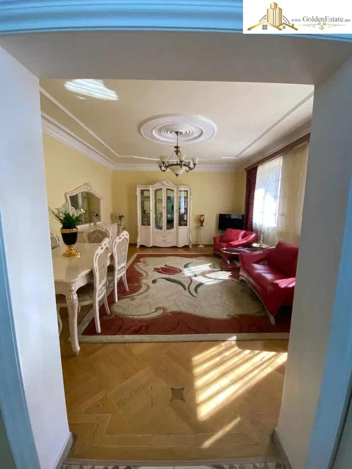 Չորս հարկանի քարե տուն Կոնդի փողոցում կենտրոնում, 370 քմ, 254 քմ հողի վրա, 3+ սանհանգույց