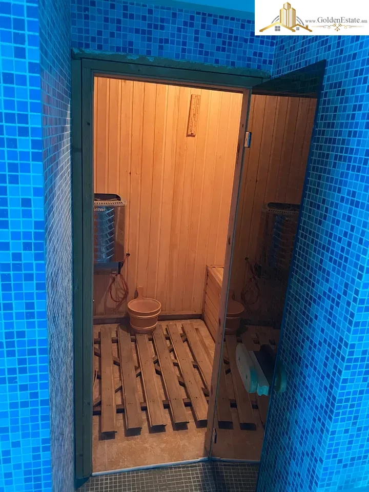 Չորս հարկանի քարե տուն Կոնդի փողոցում կենտրոնում, 370 քմ, 254 քմ հողի վրա, 3+ սանհանգույց