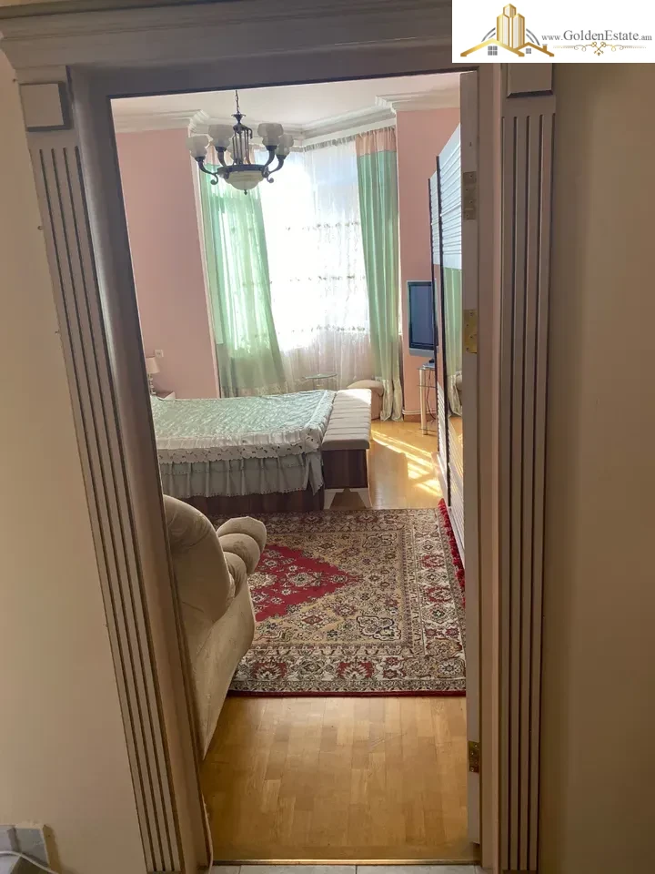 Չորս հարկանի քարե տուն Կոնդի փողոցում կենտրոնում, 370 քմ, 254 քմ հողի վրա, 3+ սանհանգույց