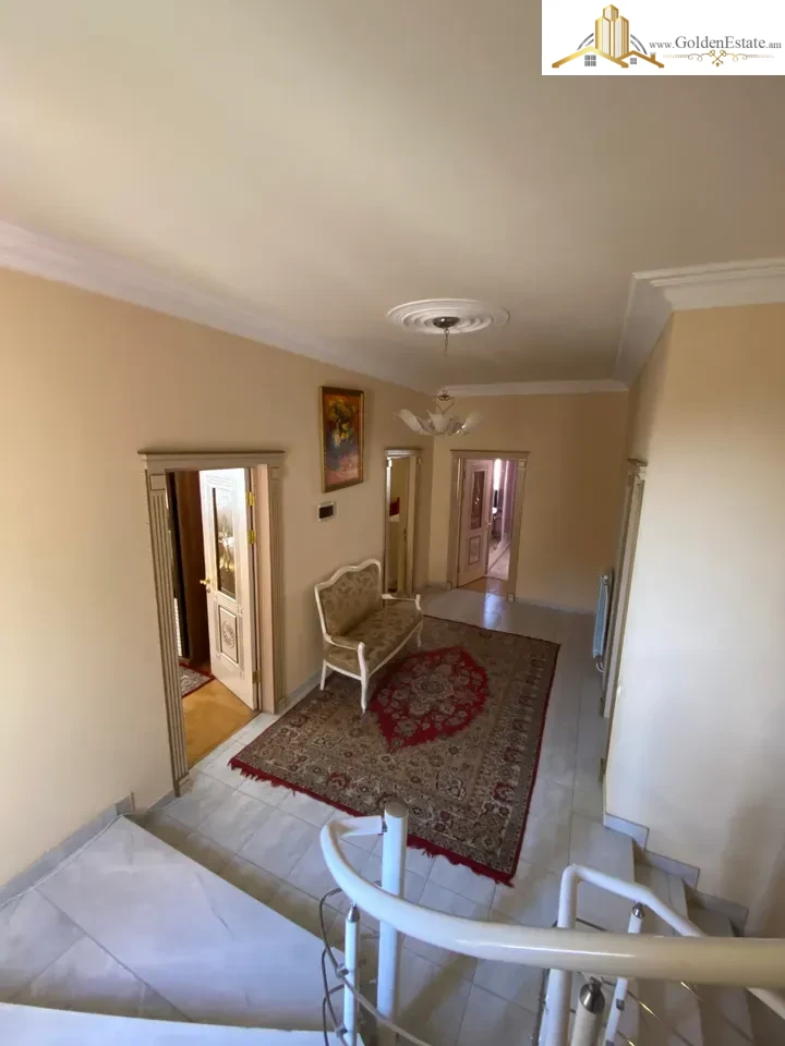 Չորս հարկանի քարե տուն Կոնդի փողոցում կենտրոնում, 370 քմ, 254 քմ հողի վրա, 3+ սանհանգույց