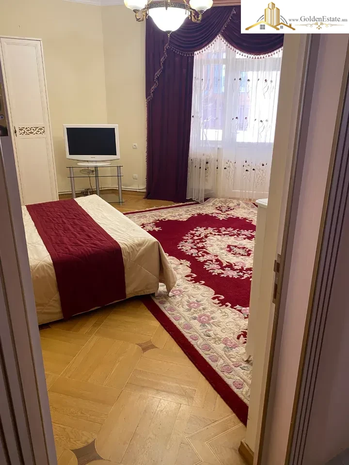 Չորս հարկանի քարե տուն Կոնդի փողոցում կենտրոնում, 370 քմ, 254 քմ հողի վրա, 3+ սանհանգույց