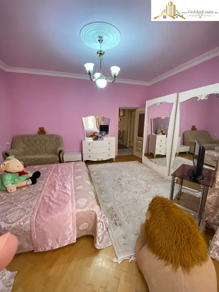 Չորս հարկանի քարե տուն Կոնդի փողոցում կենտրոնում, 370 քմ, 254 քմ հողի վրա, 3+ սանհանգույց