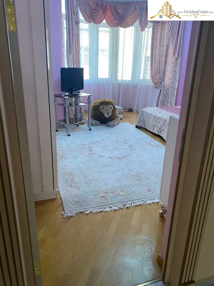 Չորս հարկանի քարե տուն Կոնդի փողոցում կենտրոնում, 370 քմ, 254 քմ հողի վրա, 3+ սանհանգույց