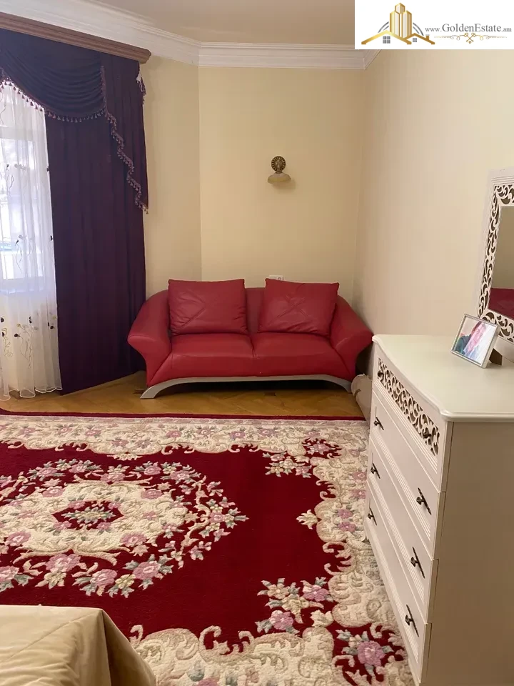 Չորս հարկանի քարե տուն Կոնդի փողոցում կենտրոնում, 370 քմ, 254 քմ հողի վրա, 3+ սանհանգույց